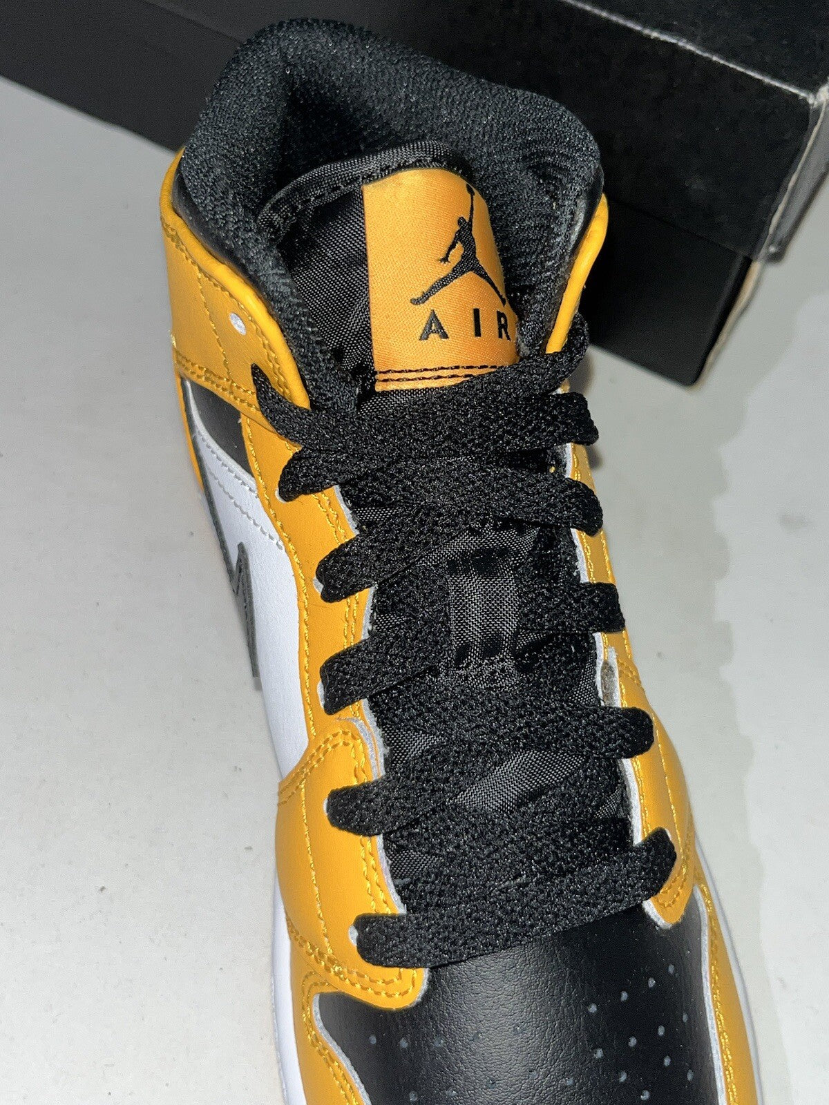 NIKE AIR JORDAN 1 MID GS -TAXI BLACK AND yellow -UK4