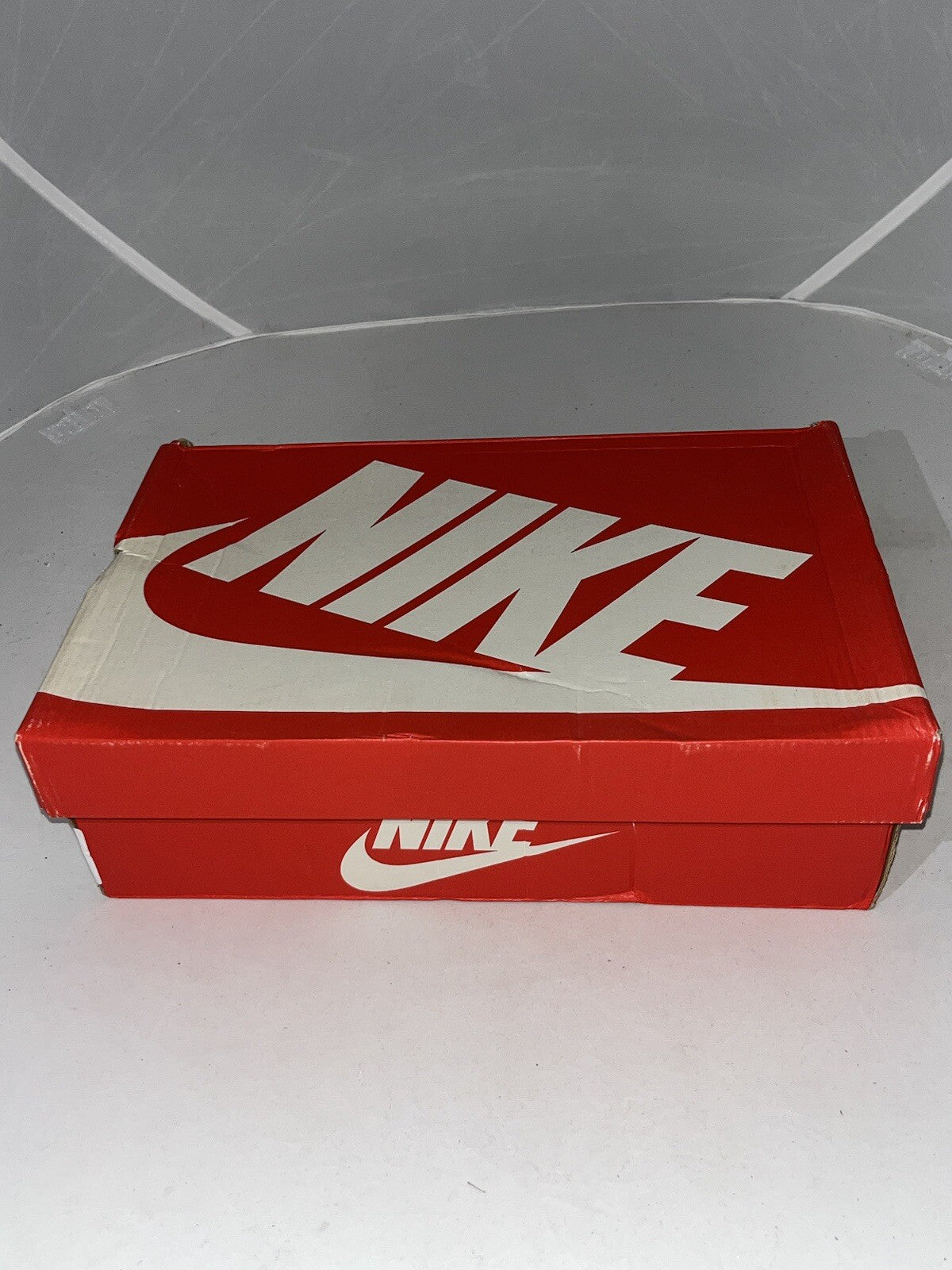 W Nike Lunarcharge Essential Size 3.5 923620-301