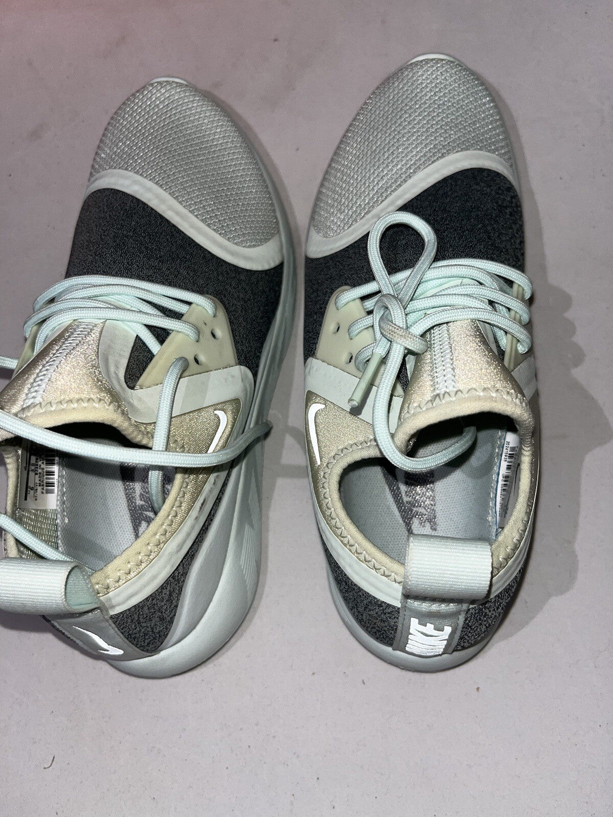 W Nike Lunarcharge Essential Size 3.5 923620-301