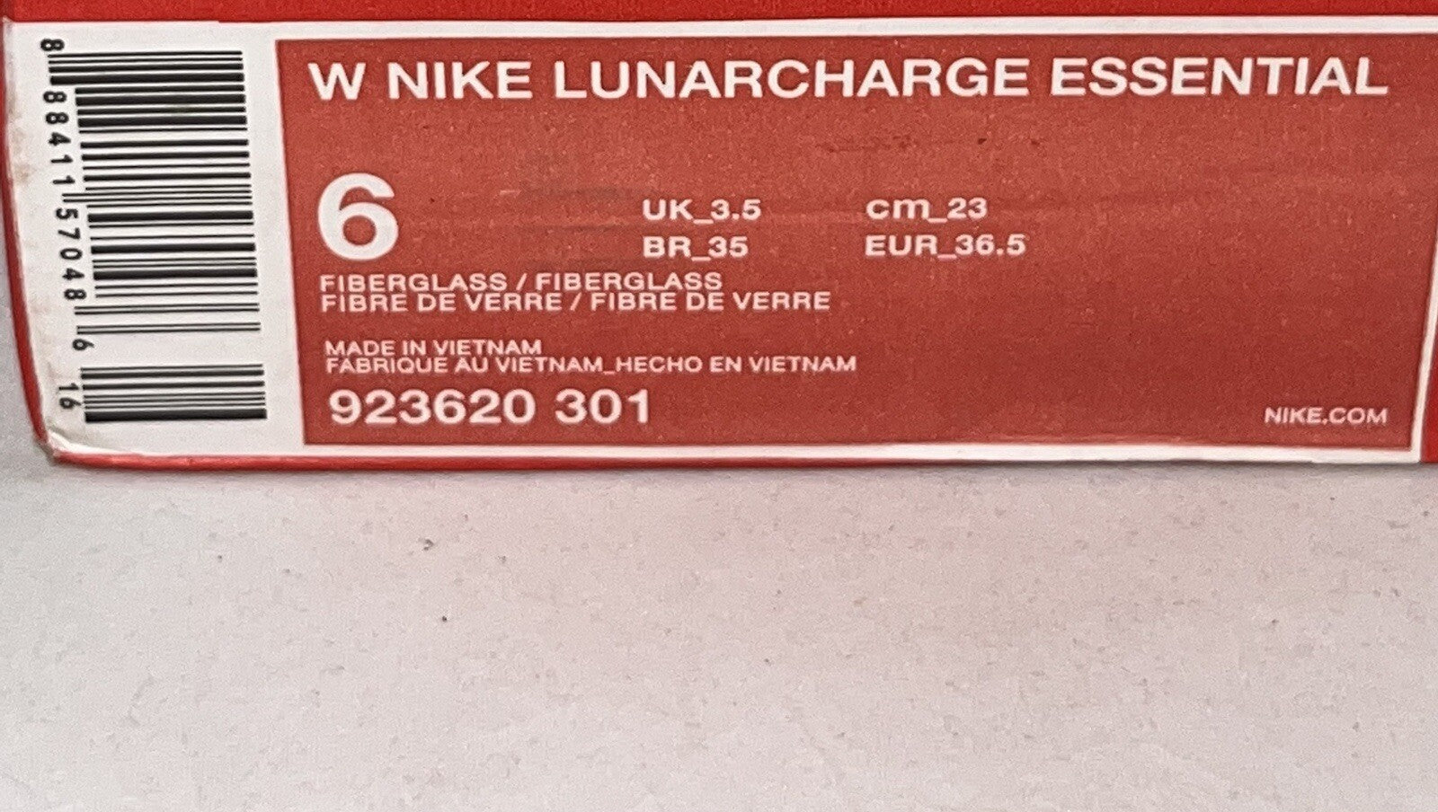 W Nike Lunarcharge Essential Size 3.5 923620-301