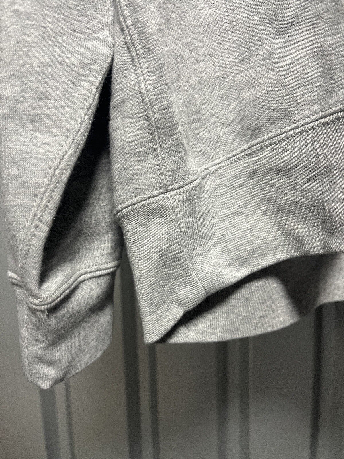 KAWS + WARHOL UNIQLO UT GRAPHIC SWEATSHIRT (XL/X-LARGE)