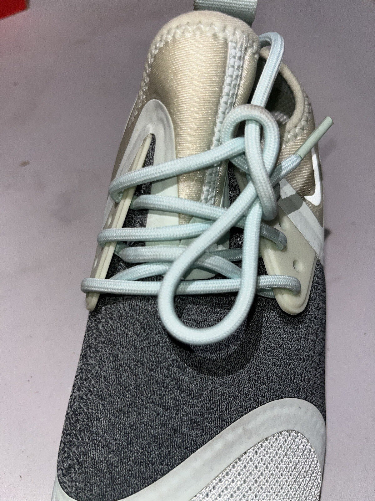 W Nike Lunarcharge Essential Size 3.5 923620-301