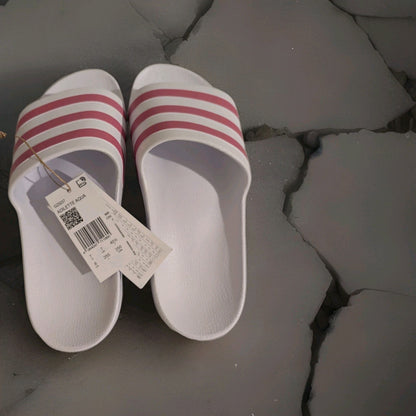 Adilette Aqua Slides Women's UK 7/Us 8/Eu 40.5