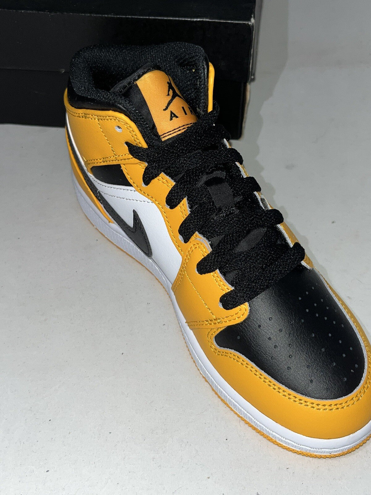 NIKE AIR JORDAN 1 MID GS -TAXI BLACK AND yellow -UK4