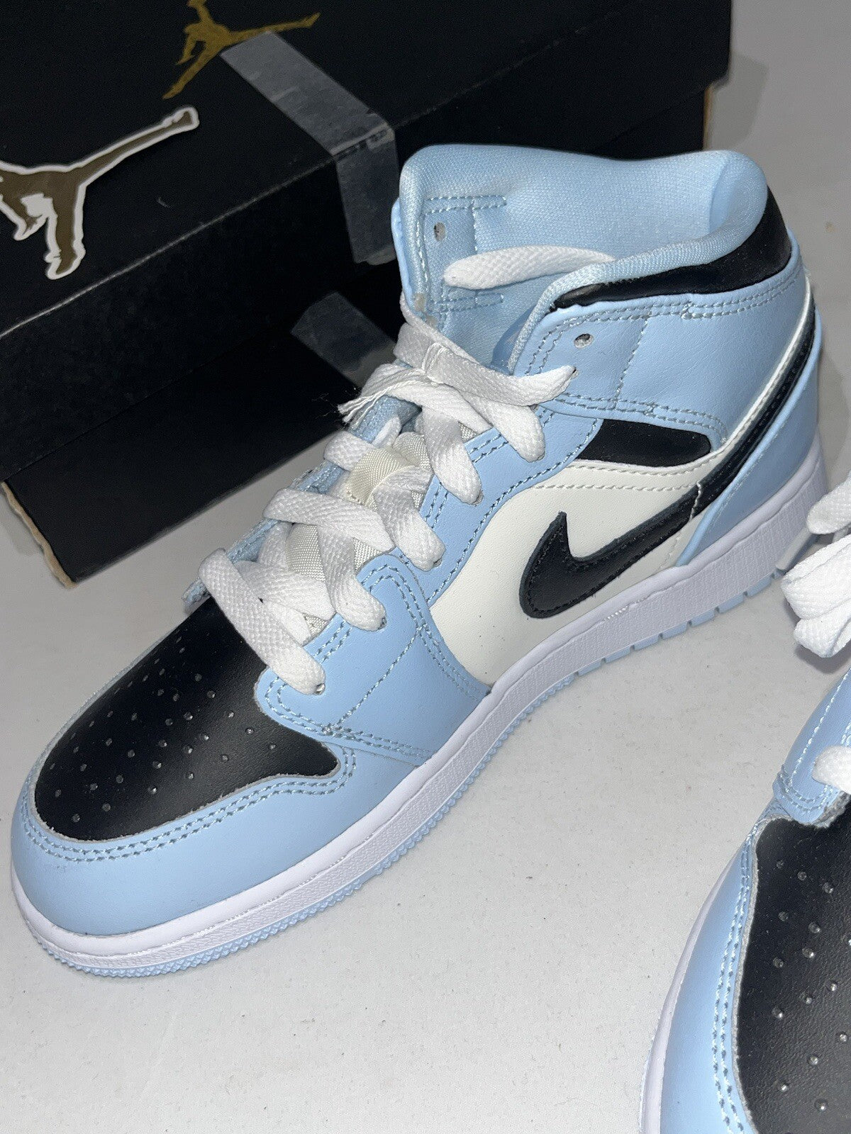 Nike Air Jordan 1 Mid Ice Blue GS Size UK 4.5 - 