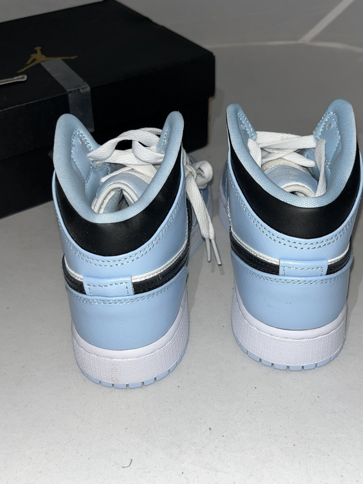 Nike Air Jordan 1 Mid Ice Blue GS Size UK 4.5 - 