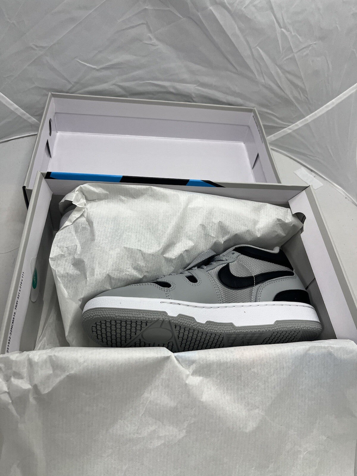 NIKE 7392 ATTACK QS SP LOW UNISEX TRAINERS GREY WHITE BLACK 